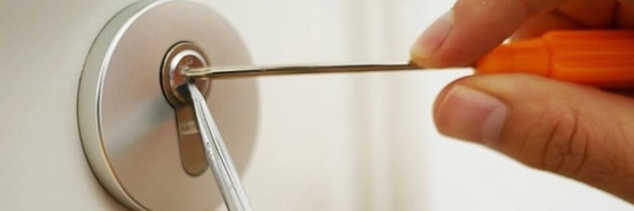 How to Unlock Door Without Key- 9 Quick & Easy Methods