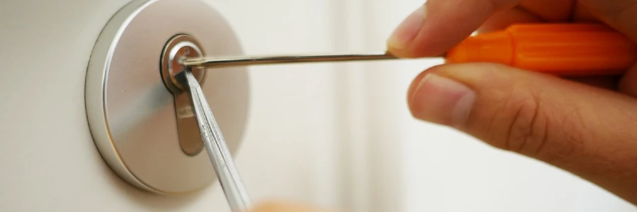 Okey Locksmith in action