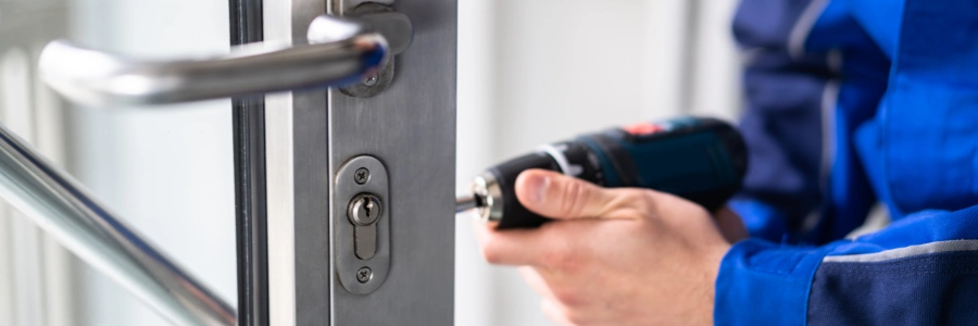 Okey Locksmith in action